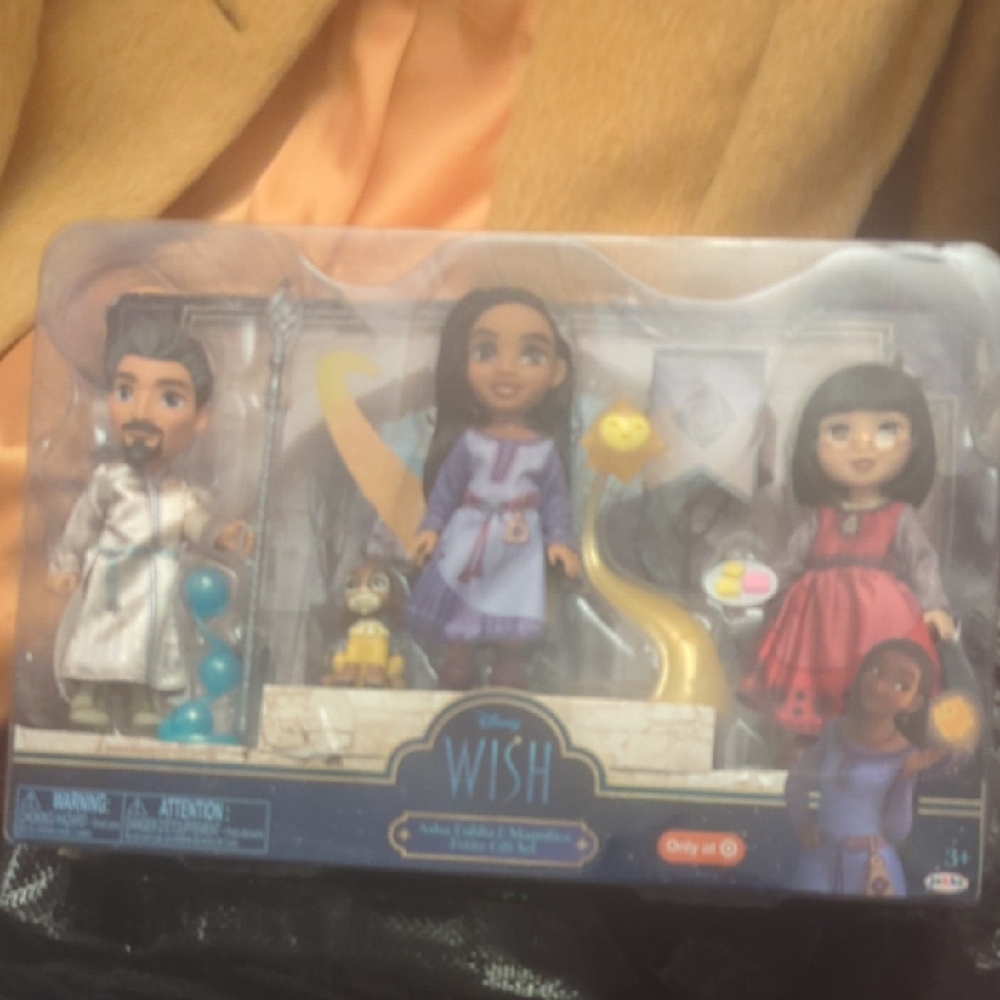 Disney Wish Doll Set - Purple, Red, White